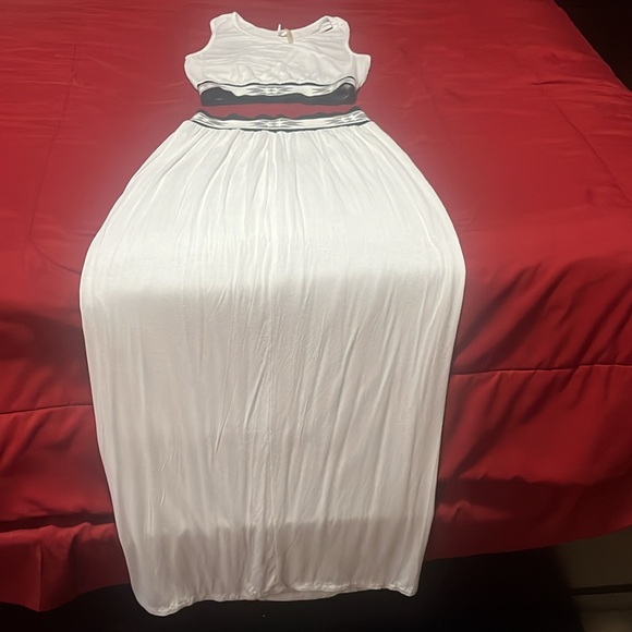 White two piece skirt set. Size medium worn twice only - Picture 3 of 3